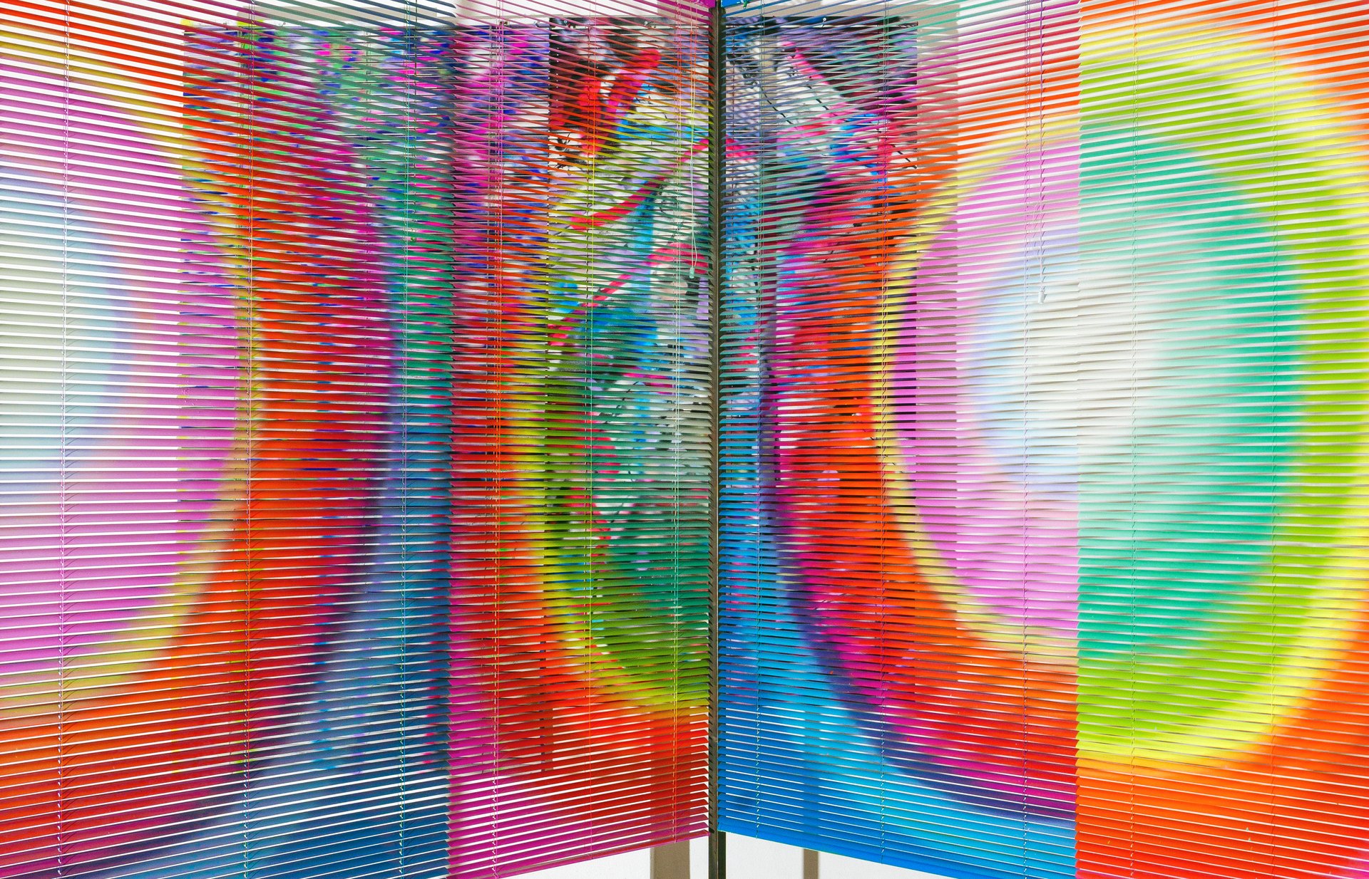 Das Dreikörperproblem (The ThreeBodyProblem), 2024, spray paint on aluminum blinds, steel frame, 320 × 450 × 400 cm